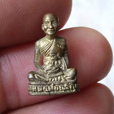 รูปหล่อหลวงพ่อจรัญ วัดอัมพวัน จ.สิงห์บุรี