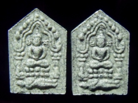 **วัดใจ**ขุนแผนพรายกุมารพิมพ์เล็กแจกกรรมการ เนื้อแตกลายงาฝังตะกรุดเงิน**ผสมผงพรายกุมาร ลป.ทิม 4