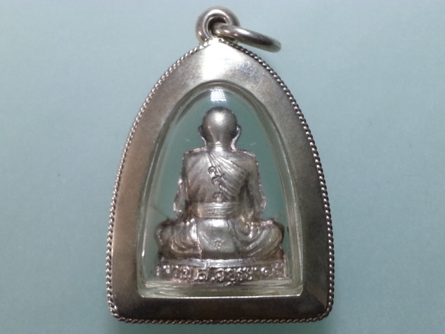 รูปเหมือนปั๊มรุ่นแรก เนื้อเงิน ลป.ชื้น วัดญาณเสน..