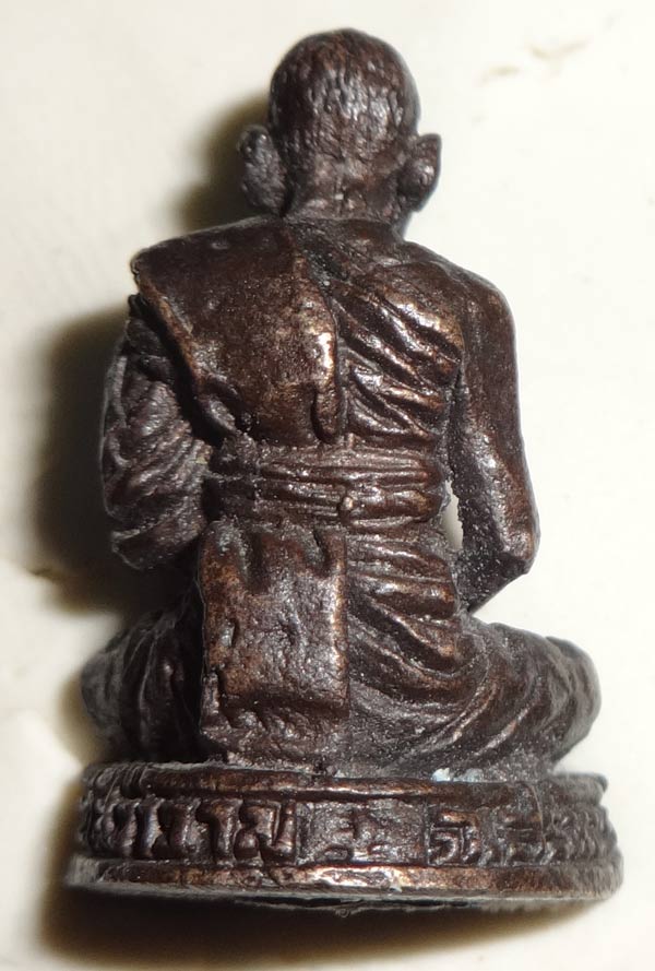 รูปหล่อลอยองค์หลวงปู่อวง วัดสง่างาม จ.สุรินทร์  รุ่นแรก 