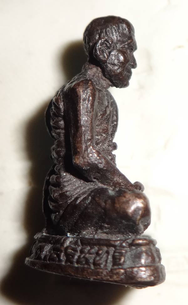 รูปหล่อลอยองค์หลวงปู่อวง วัดสง่างาม จ.สุรินทร์  รุ่นแรก 