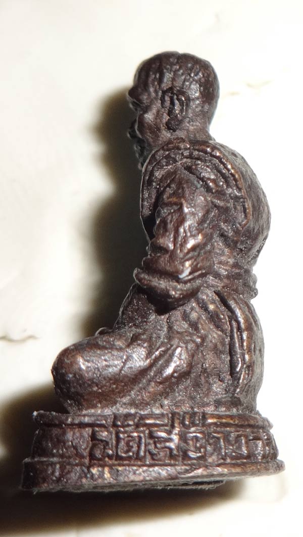 รูปหล่อลอยองค์หลวงปู่อวง วัดสง่างาม จ.สุรินทร์  รุ่นแรก 