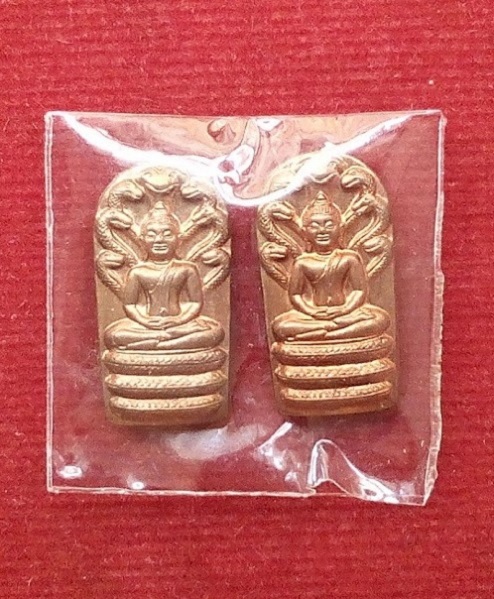 ปรกมะขามรุ่น2 หลวงพ่ออุ้น วัดตาลกง ปี47 ตอกโค๊ตตัว นะ ด้านหลัง 2องค์ เนื้อทองแดง