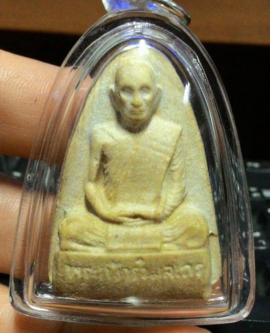 พระผง รูปเหมือน หลวงปู่โต๊ะ วัดประดู่ฉิมพลี พิมพ์เตารีดใหญ่ เนื้อเกสร ปี23