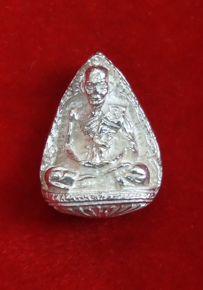 รูปหล่อหยดน้ำ ล.ป.ดู่ วัดสะแก ปี 2533 เนื้อเงิน สภาพสวย ไม่ได้ใช้ จำนวน 2 องค์