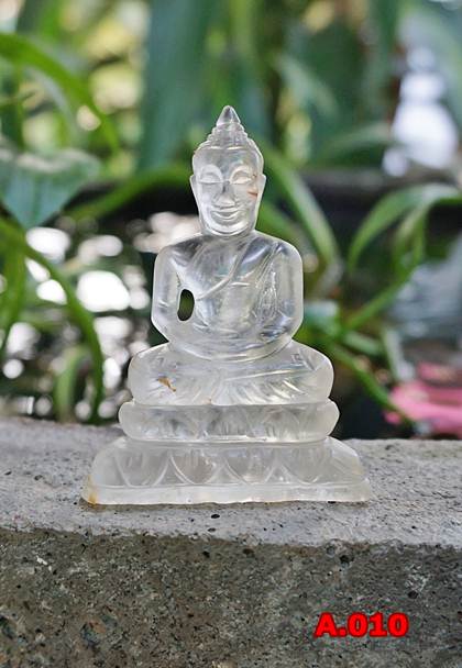 พระพุทธแกะสลัก จากหินเขี้ยวหนุมาน  ขนาด หน้าตัก  4 เซนติเมตร