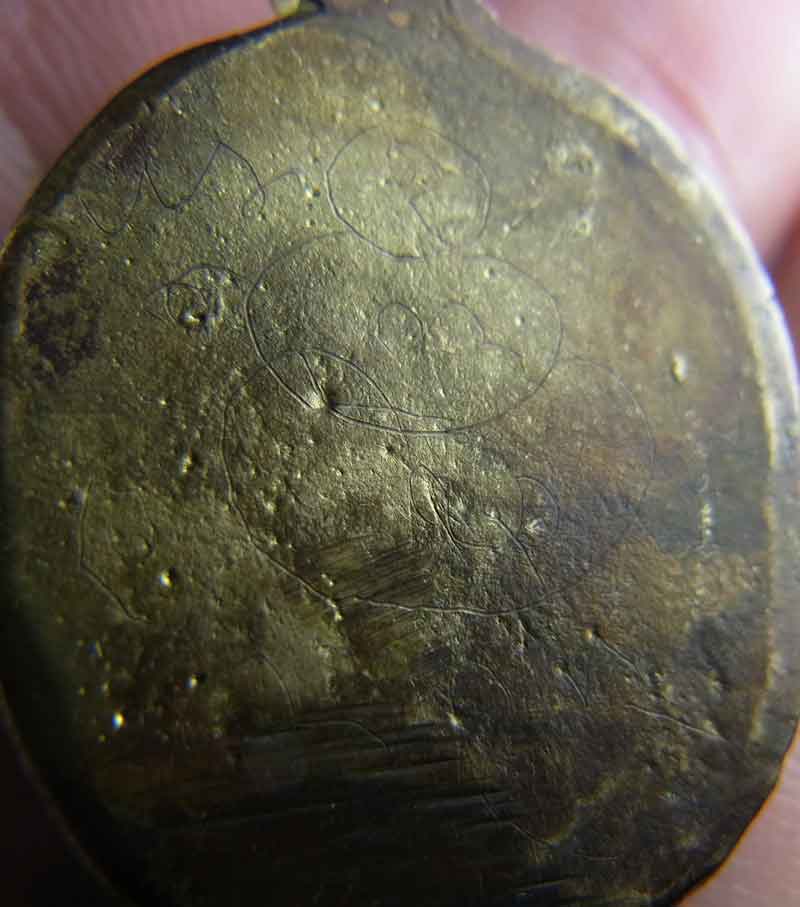 เหรียญหล่อโบราณ สมเด็จลุน วันเวินชัย แขวงจำปาศักดิ์ สปป.ลาว พิมพ์รูปไข่เล็ก เนื้อเปียกทอง  มีจาร 