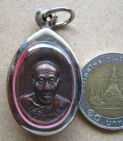 เหรียญเจริญพรหลวงปู่คำบุ คุตฺตจิตฺโต วัดกุดชมภู จ.อุบลราชธานี ปี2553 เนื้อทองแดง พร้อมตลับ พร้อมใช้