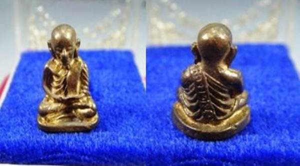 หลวงพ่อเงินสวยๆทีเดียว 2 องค์พร้อมกล่อง