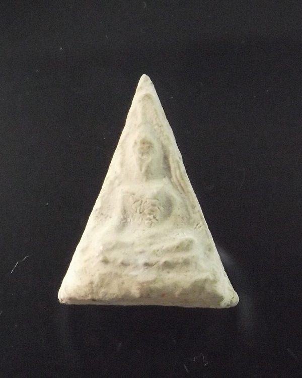 พระเนื้อผง หลวงปู่ดู่วัดสะแก สวยเดิมครับ