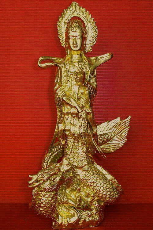 รูปหล่อบูชาเจ้าแม่กวนอิมยืนบนฐานมังกร ปิดทอง สูง 10 นิ้ว สวยมากค่ะ