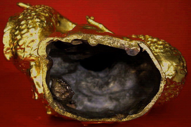 รูปหล่อบูชาเจ้าแม่กวนอิมยืนบนฐานมังกร ปิดทอง สูง 10 นิ้ว สวยมากค่ะ