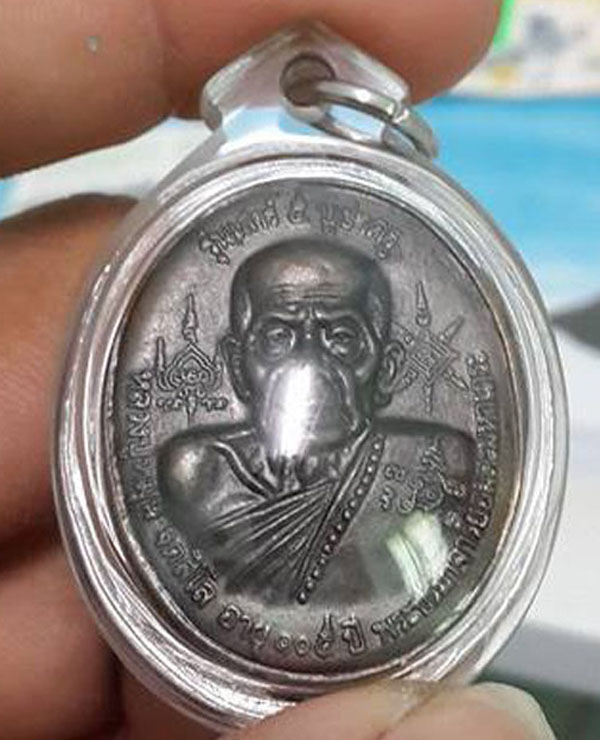 เหรียญตลับสีผึ้งหลวงปู่หมุน ปี 2543 รุ่นเสาร์ห้าบูชาครู ข้างในฝังพระนาคปรกบล็อคนิยม สีผึ้งยังเติมอยู