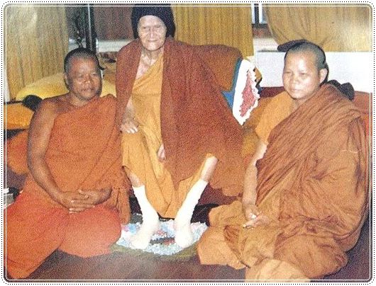 เหรียญหลวงปู่หมุน ย้อนยุค 120ปี หมุนเงินหมุนทอง วัดบ้านจาน จ ศรีสะเกษ มีโค๊ต พร้อมกล่องเดิม