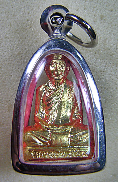 หลวงพ่อเพี้ยน วัดเกริ่นกฐิน จ.ลพบุรี รูปเหมือนปั๊มทองเหลือง กฐิน ๕๐ พร้อมเลี่ยมสวยๆครับ