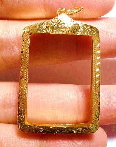 กรอบทองยกซุ้ม ใส่พระสมเด็จทั่วไป/พระผงนั่งตั่ง หลวงปุ่หมุน/รูปถ่ายน้ำหนัก 2.51กรัมราคา3360บาท