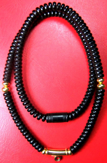 <<<เคาะเดียว>>>สร้อยกะลา คล้องพระได้ 1 องค์ ปล้องกลางทอง + เม็ดทอง 6 เม็ด >>>