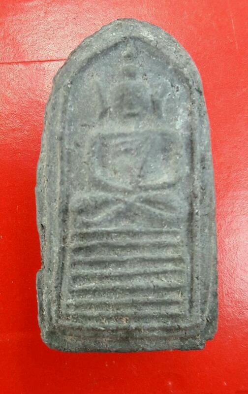 สมเด็จเล็บมือหลวงพ่อหม่นวัดคลองสิบสอง(เนื้อสีดำ)