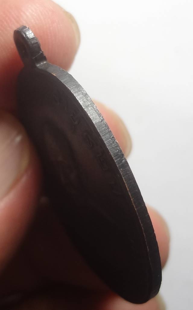 : เหรียญหลวงพ่อแดงวัดเขาบันไดอิฐรุ่น 2หลังเลข 7ผิวหิ้งงามๆครับ