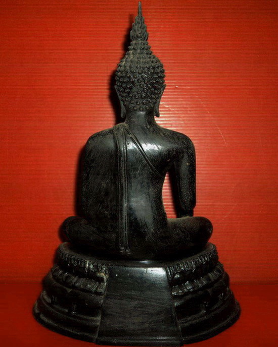 พระพุทธรูปบูชาปางประทานพร ใต้ฐานหล่อดินไทย หน้าตัก 5 นิ้ว ผิวหิ้งเดิม ๆ ค่ะ