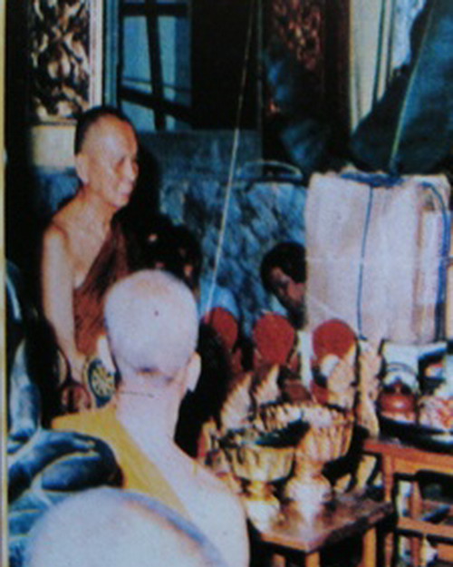 พระกำแพงศอก เนื้อดินเผา ปี 2518 วัดป่ามะไฟ จังหวัดปราจีนบุรี