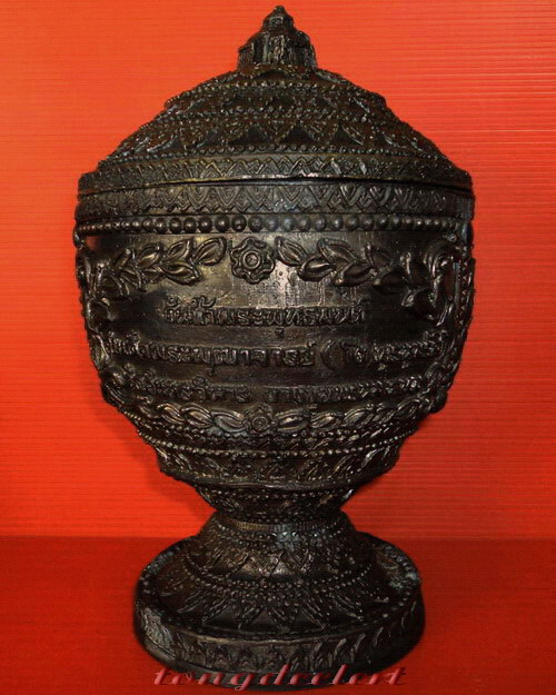 ขันน้ำพระพุทธมนต์สมเด็จพระพุฒาจารย์(โต พรหฺมรังสี) วัดอินทรวิหาร สวยมากค่ะ