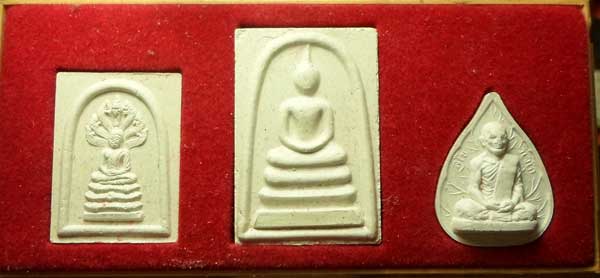 พระผงอนุสรณ์ 72 เจ้าคุณนรฯ  สวยเดิม กล่องเดิม