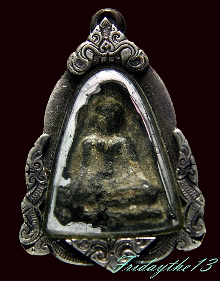 พระนางกำแพง จ.กำแพงเพชร เนื้อชินเงิน มาพร้อมเลี่ยมอย่างดีและบัตรรับรอง ไม่แพงครับ