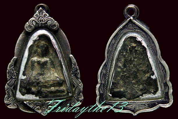 พระนางกำแพง จ.กำแพงเพชร เนื้อชินเงิน มาพร้อมเลี่ยมอย่างดีและบัตรรับรอง ไม่แพงครับ