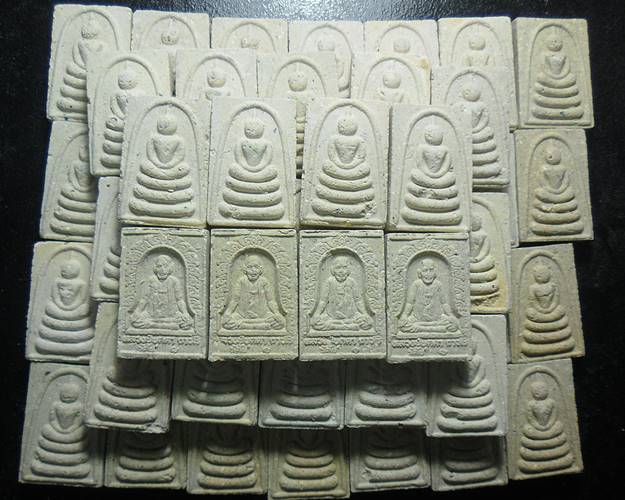 สมเด็จหลังรูปเหมือนหลวงปู่บุดดา สิงห์บุรีชุด50องค์ราคาส่งเค าะเดียว