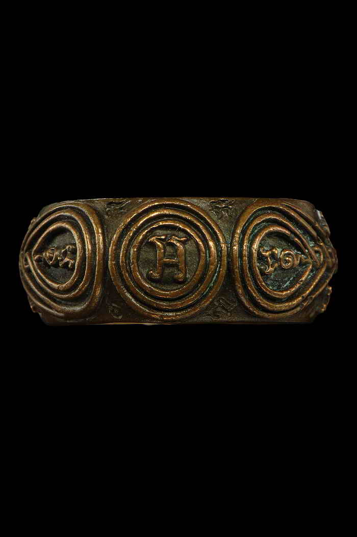 แหวนพระนารายณ์ตรึงไตรภพ (รุ่นแรก) หลวงปู่กาหลง เขี้ยวแก้ว (หมายเลข 938)