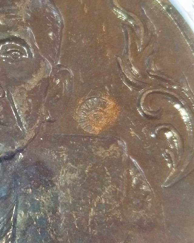 เหรียญถุงเงินถุงทอง รวย รวย หลวงปู่หมุน ฐิตสีโล เนื้อทองแดง ตอกโค๊ด ปี 43 เหลี่ยมพลาสติกกันน้ำ