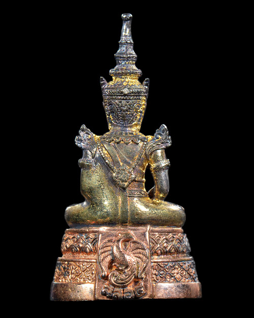 พระแก้วมรกต กรมสรรพสามิต ครบ64ปี วัดพระศรีรัตนศาสดาราม2539 เนื้อเงิน3กษัตริย์ เลข61284สภาพสวยมากครับ