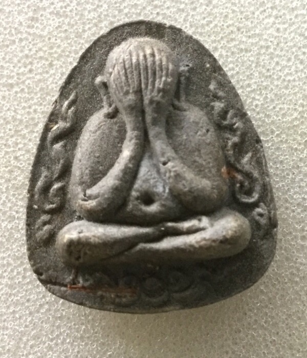 พระปิดตากนกข้างหลังยันต์ตรีวัดศาลาครืนสวยๆ