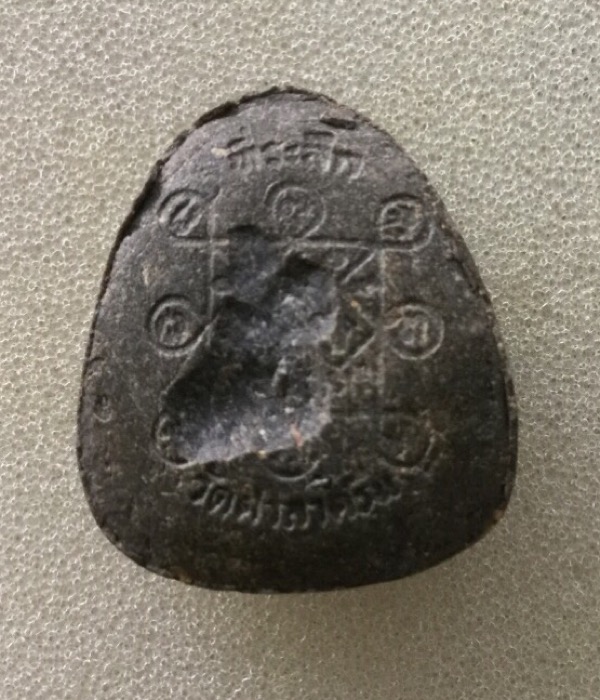 พระปิดตากนกข้างหลังยันต์ตรีวัดศาลาครืนสวยๆ