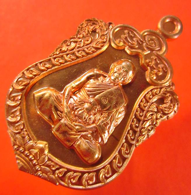 วัดใจ!!! เหรียญเสมา 7 รอบ เนื้อทองเเดงผิวไฟ หมายเลข 6563 หลวงพ่อสิน วัดละหารใหญ่ พร้อมกล่องเดิมครับ