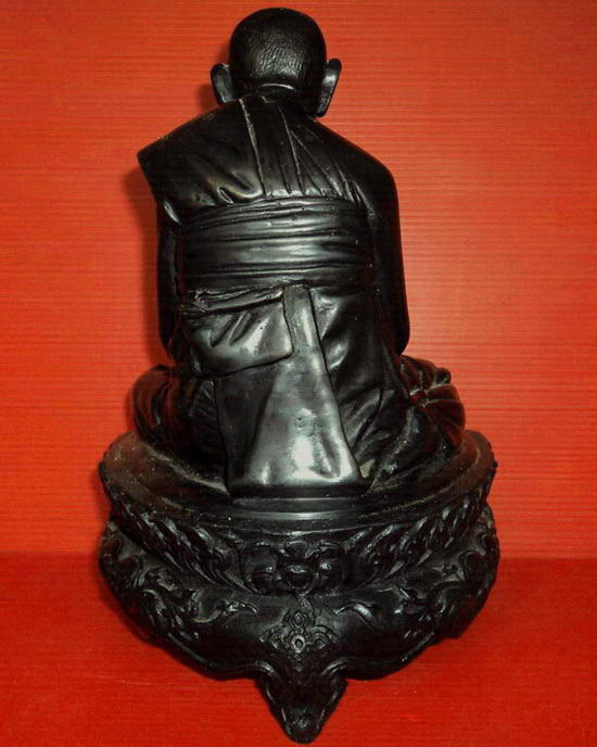 รูปหล่อบูชาหลวงปู่หงษ์ สำนักสุสานทุ่งมน วัดเพชรบุรี จ.สุรินทร์ สวยมากค่ะ