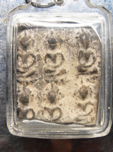 พระกรุนาดูน ตัดหก พิมพ์เจ้าเงาะ เนื้อดินดำสวยๆครับ