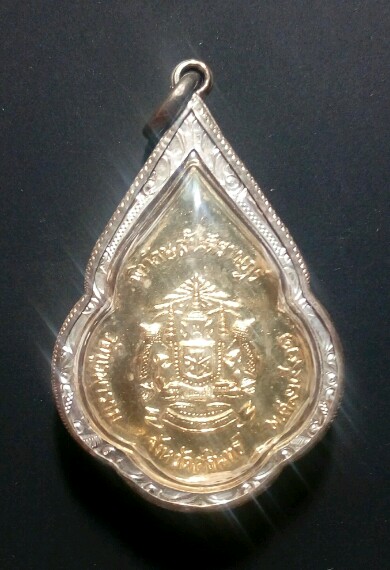 เหรียญพิทักษ์สันติราษฎร์ ลป.ดูลย์ วัดบูรพาราม กะไหล่ทองลงยา ปี21 เลี่ยมเงิน