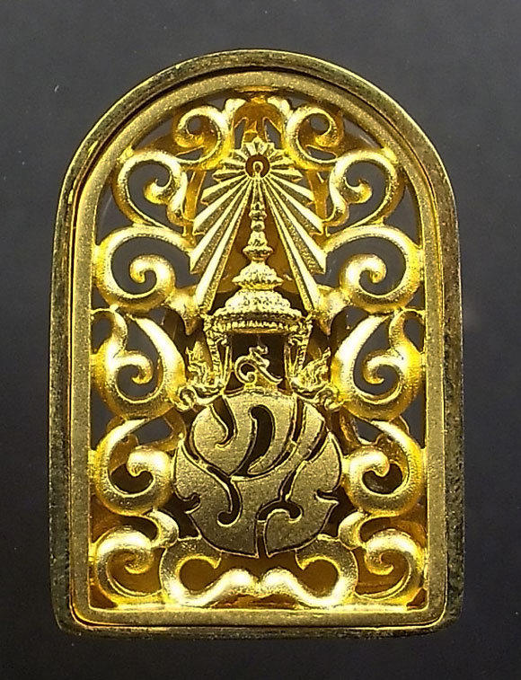 เหรียญพระพุทธรูปคุ้มเกล้าฯ เนื้อทองคำ 9K