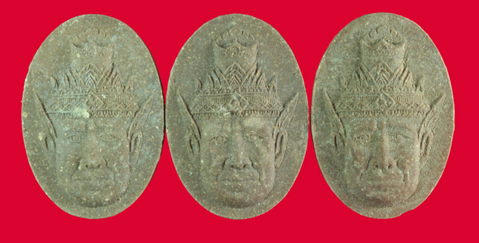 เศียรพ่อแก่ เนื้อผงผสมชานหมาก หลวงปู่หงษ์ พรหมปัญโญ วัดเพชรบุรี จ.สุรินทร์ ปี ๒๕๓๗ 3 องค์