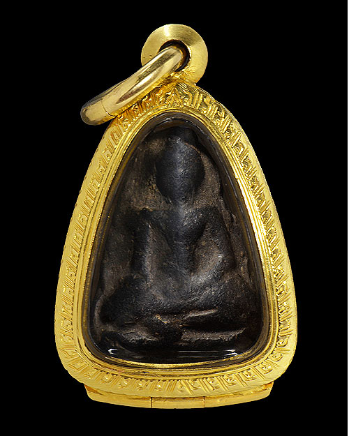 พระนางกำแพง กรุ จ.กำแพงเพชร เนื้อดิน โซนเนื้อดำ(นิยมสุด)+ตลับทองคำ+บัตรรับรองครับ