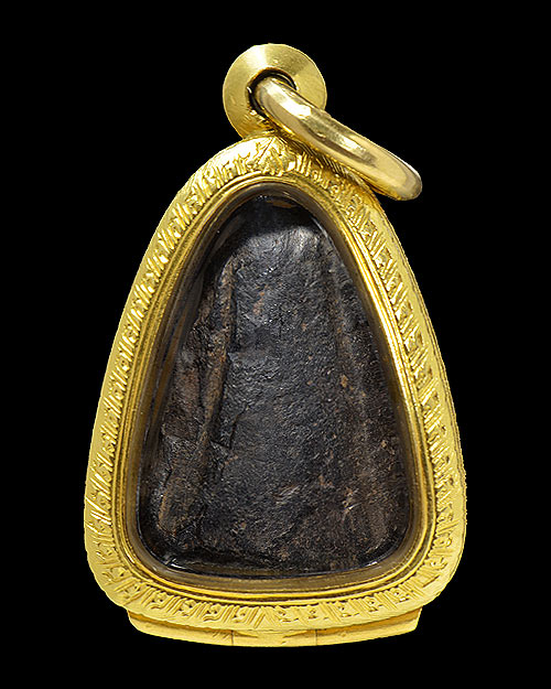 พระนางกำแพง กรุ จ.กำแพงเพชร เนื้อดิน โซนเนื้อดำ(นิยมสุด)+ตลับทองคำ+บัตรรับรองครับ