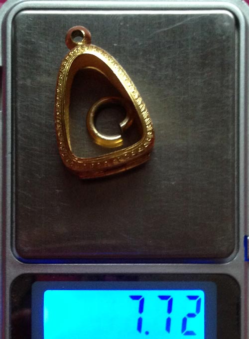 พระนางกำแพง กรุ จ.กำแพงเพชร เนื้อดิน โซนเนื้อดำ(นิยมสุด)+ตลับทองคำ+บัตรรับรองครับ