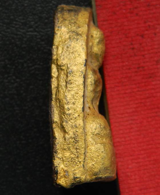 พ่อท่านคล้าย เนื้อผงว่านผสมชานหมาก หลัง สข.1 พิมพ์ใหญ่ ปี 2505 สวยพิเศษ ทาทองด้านหน้า