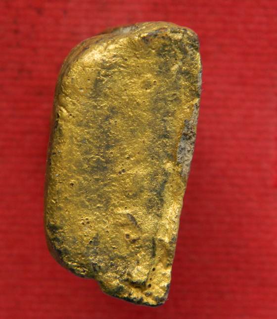 พ่อท่านคล้าย เนื้อผงว่านผสมชานหมาก หลัง สข.1 พิมพ์ใหญ่ ปี 2505 สวยพิเศษ ทาทองด้านหน้า