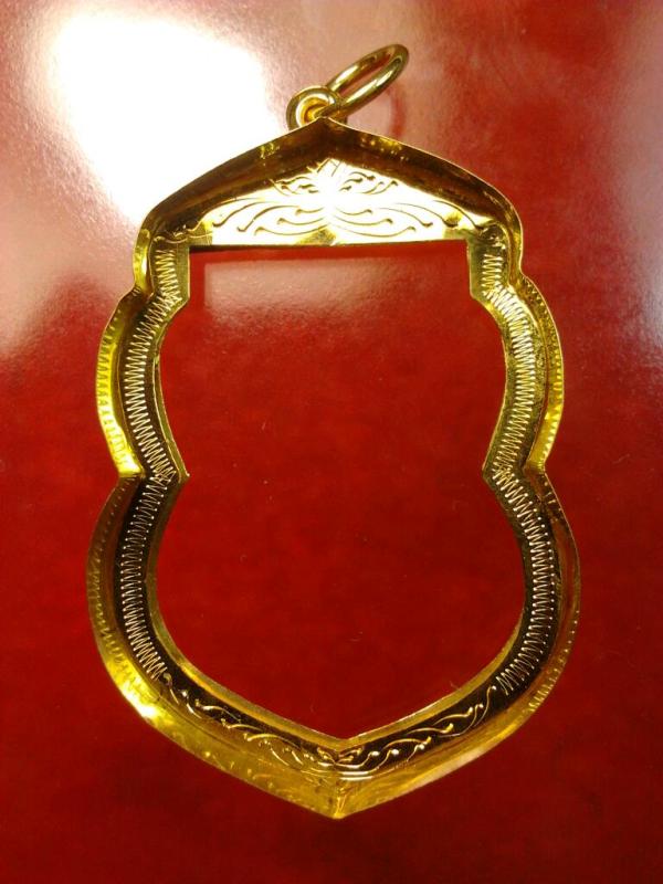 กรอบทองคำแท้ ยกซุ้มหัวสิงห์ ใส่เหรียญเสมาหลวงปู่ทวด น้ำหนัก 2.0กรัม