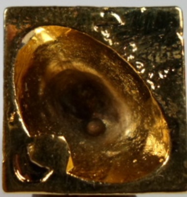 **วัดใจ**หลวงพ่อทวด วัดห้วยมงคล ฐานเหลี่ยมก้นลายเซ็นต์ หน้าตัก ๑.๕ ซม รุ่นเสาร์ ๕ ปี ๕๑**กะไหล่ทอง