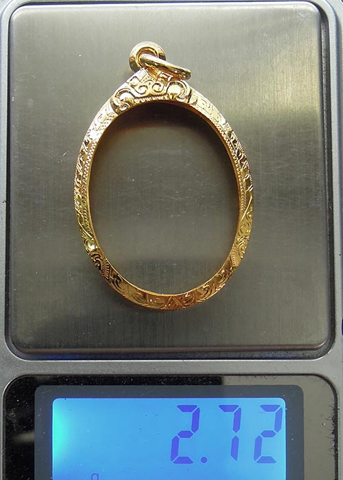 กรอบทอง ยกซุ้ม มือ1ใส่ เหรียญรูปไข่รุ่น2,4 หลวงปู่ทวด วัดช้างให้ จ.ปัตตานี น้ำหนัก2.72กรัม