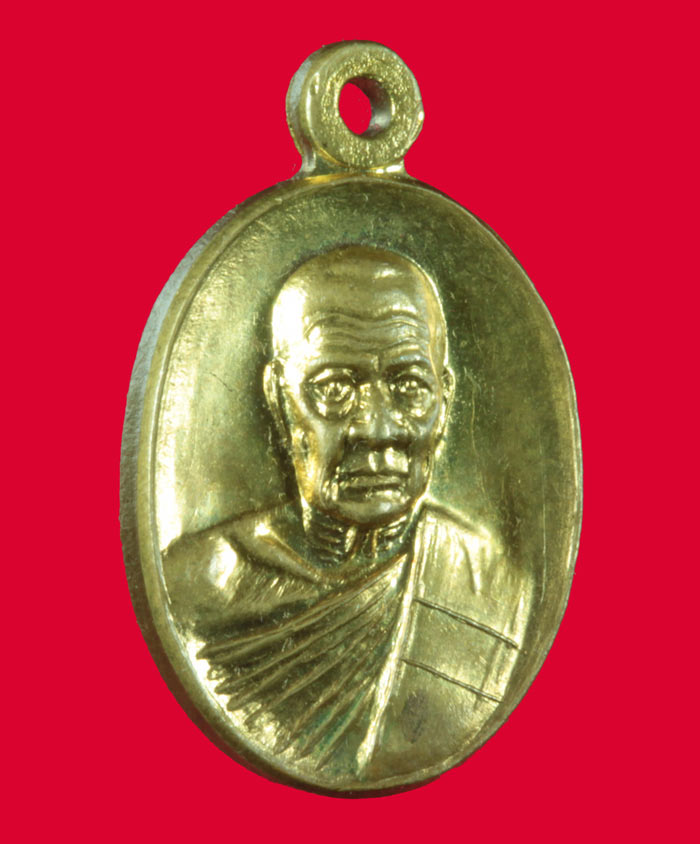 เหรียญเม็ดแตง หลวงพ่อสงฆ์ วัดคงคาวดี อ.ควนเนียง จ.สงขลา.